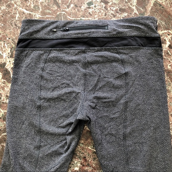 LULULEMON Run Inspire Crop II Luxtreme Leggings in Giant Herringbone Black - Picture 11 of 13